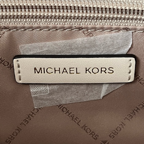 🌼Michael Kors Sheila Medium Corner Zip Satchel - Picture 13 of 16